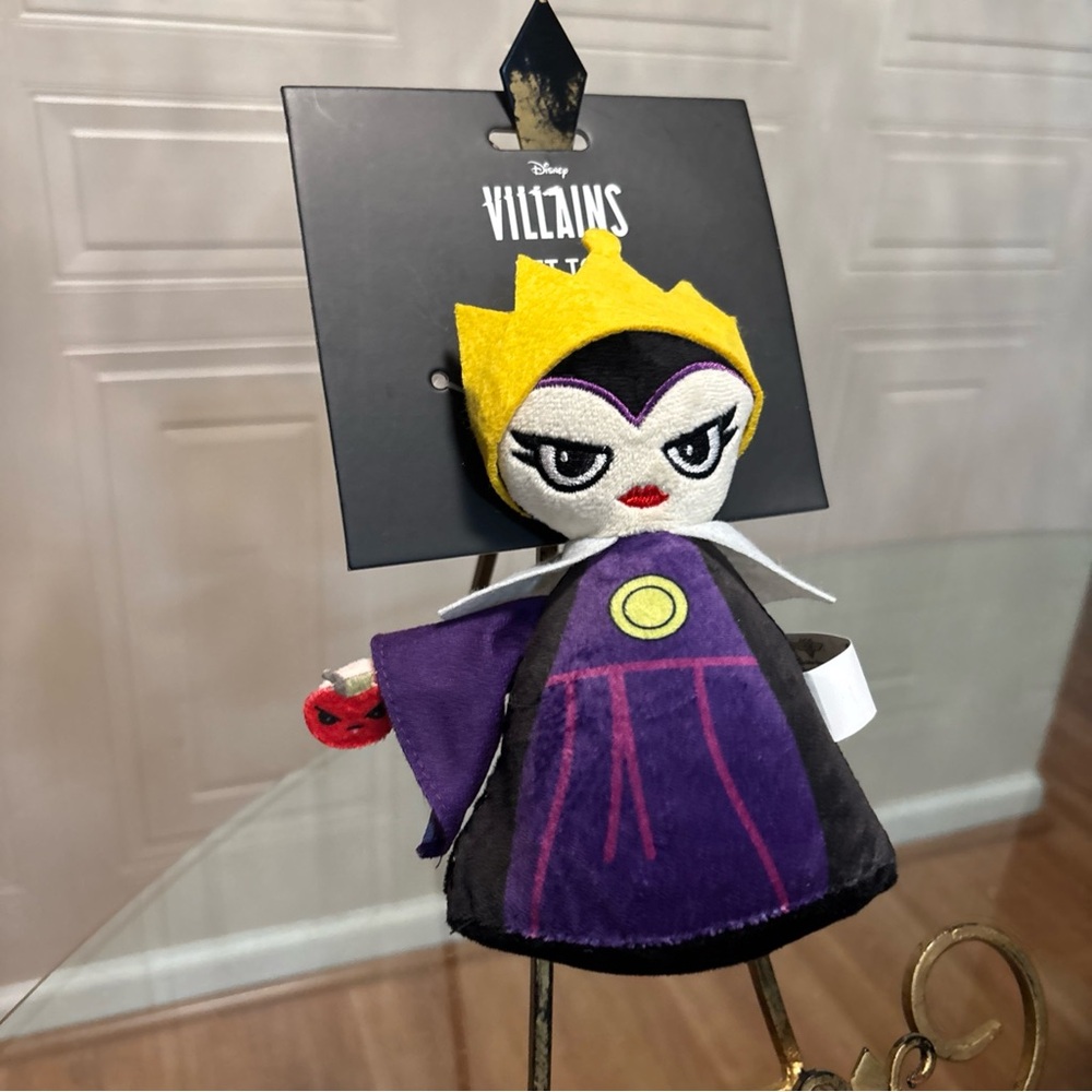 Buckle Down Disney Villians Evil Queen   Dog Toy Crinkle & Squeek 8"
